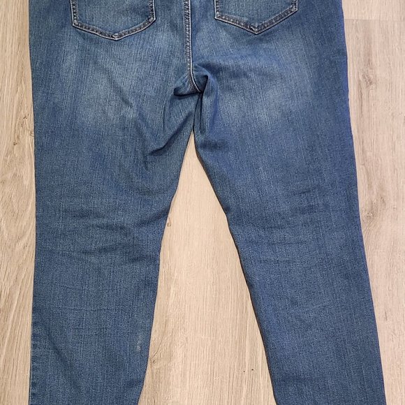 Nine West size 16, skinny crop jeans - Picture 3 of 3